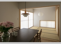 ＬＤＫと続きの和室。
襖3枚を壁の中に収納し完全な
ワンルームとして使用できる。
