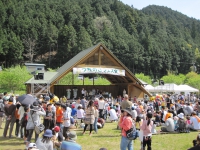 イベント会場の水辺公園