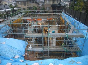 001_rt05b 盛った土の山の上から撮影した様子です
