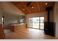 薪ストーブとロフトのある住まい