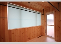サンルームは壁、天井共に杉板を張りました