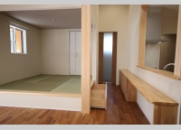 小上りの畳コーナーの床下には収納があります
